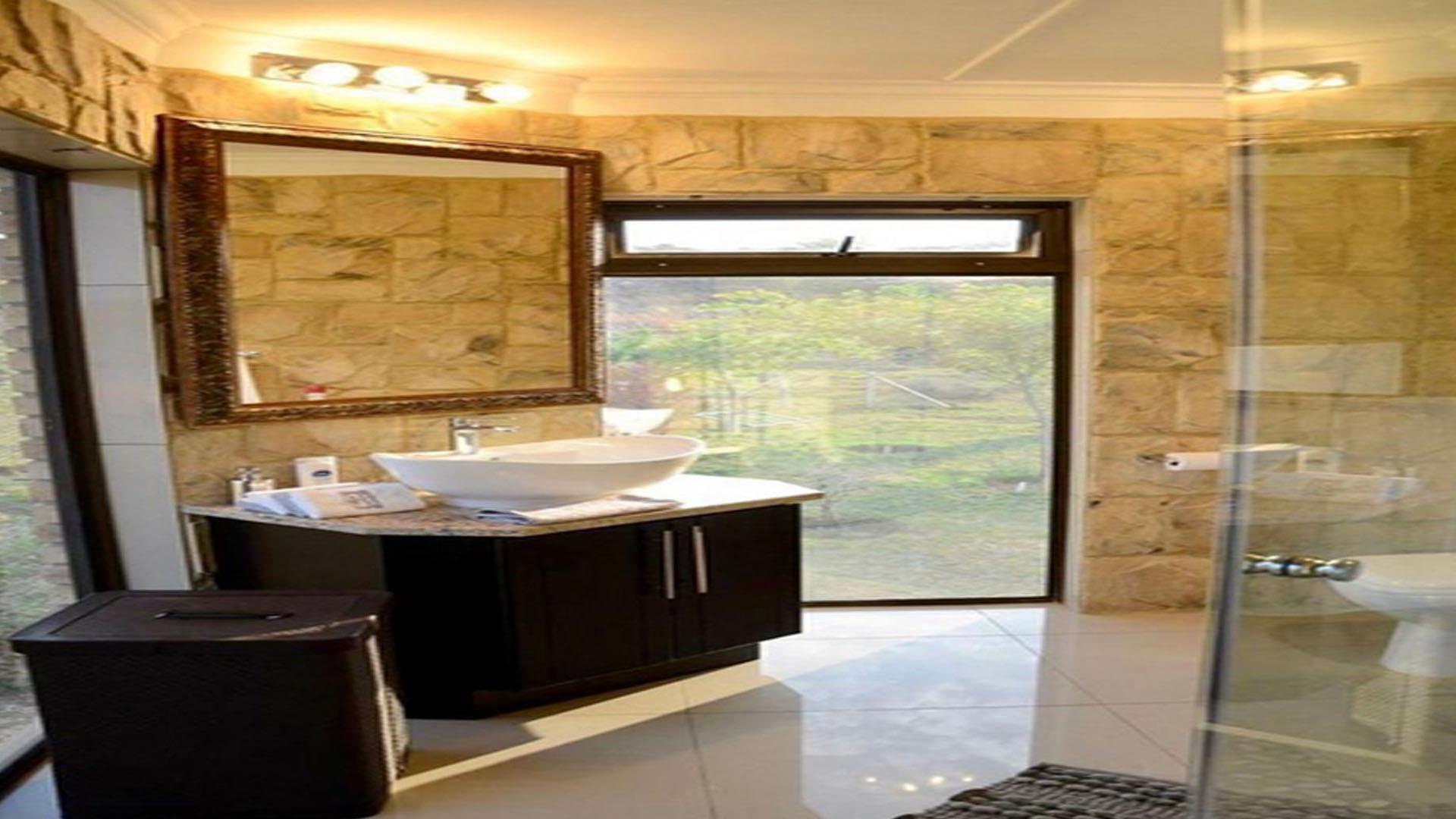 Bathroom 3+ - 9 square meters of property in Vaal Oewer