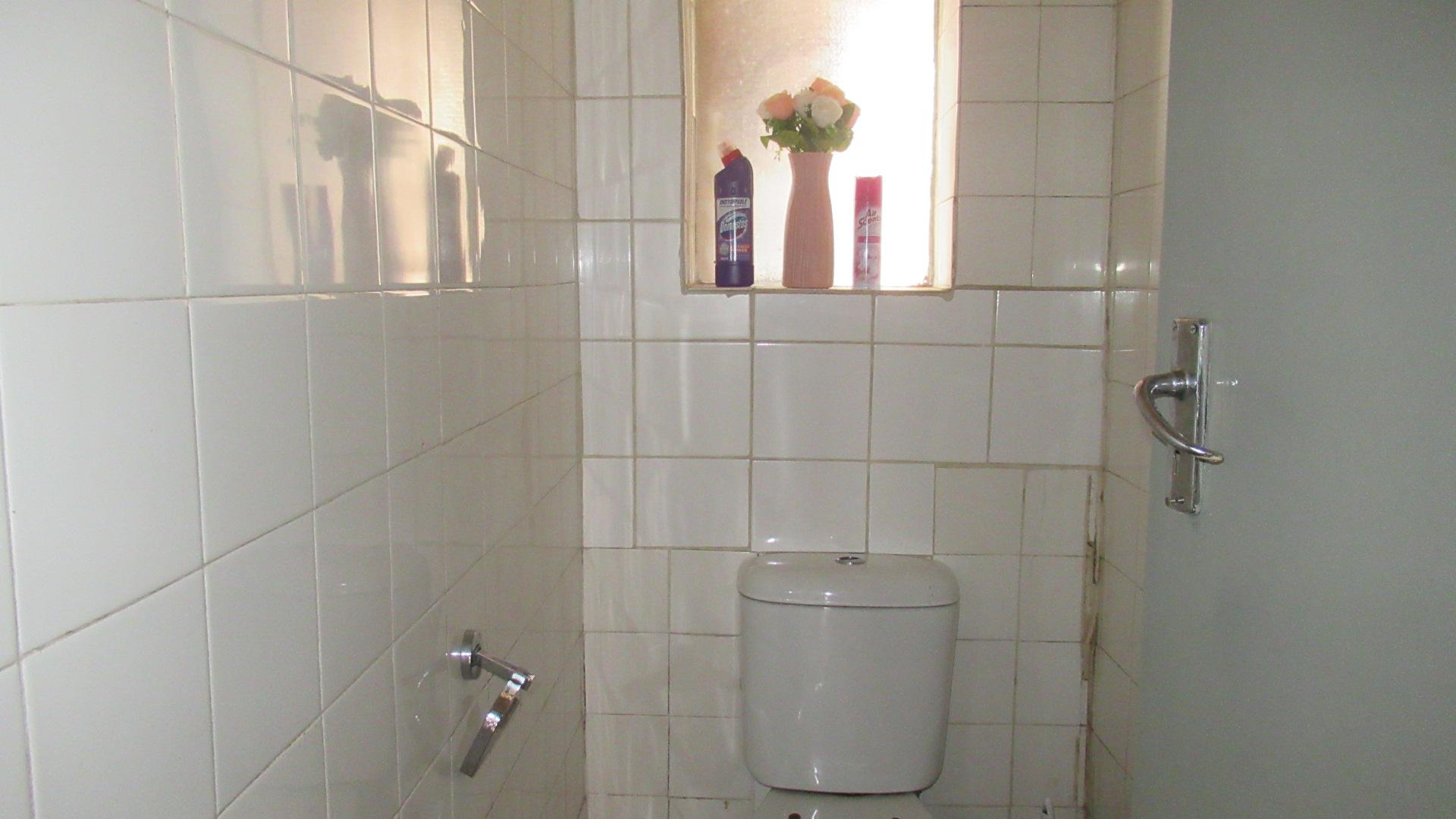Bathroom 1 - 10 square meters of property in Sunnyside