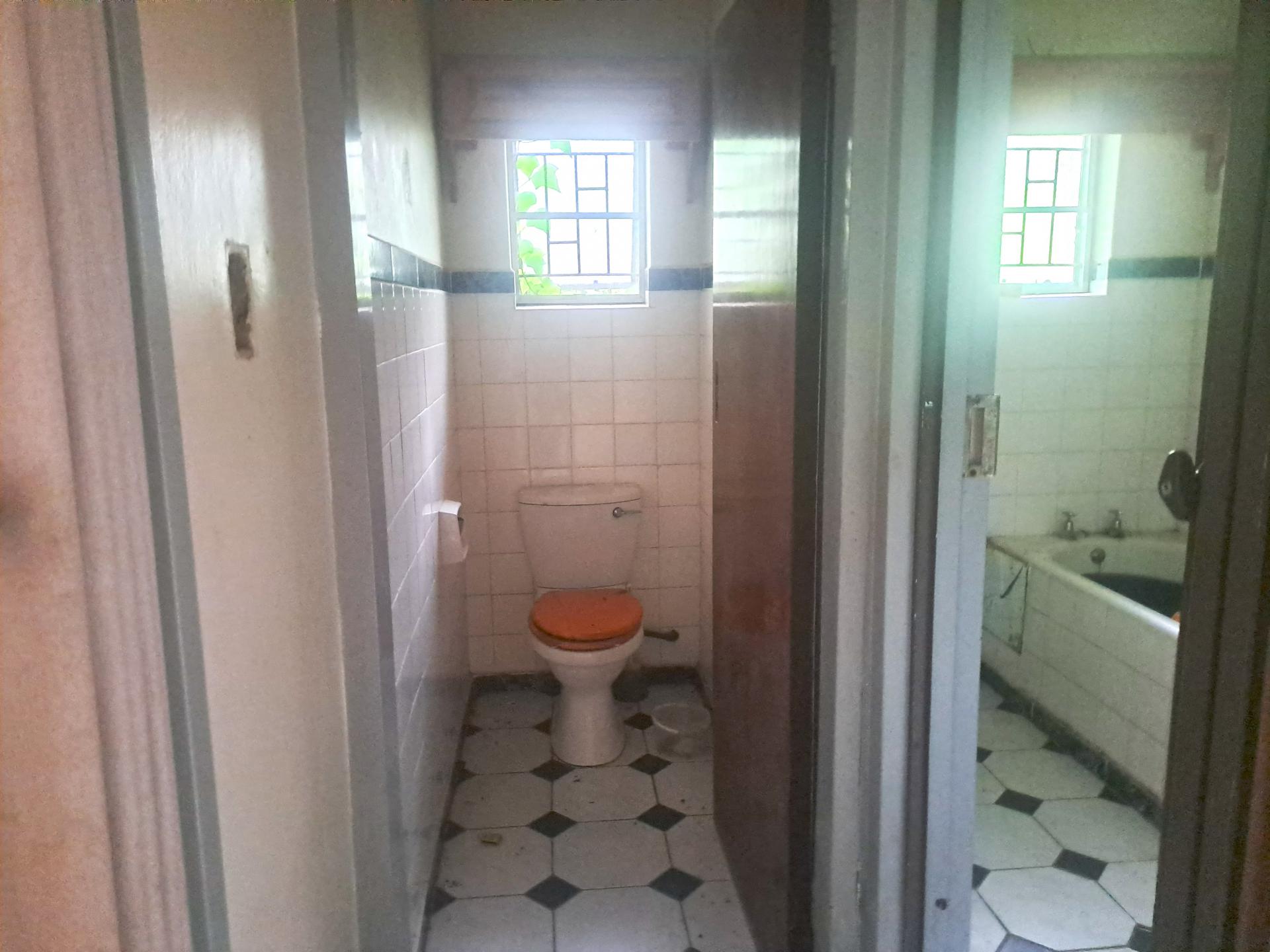 Bathroom 1 of property in Sabie