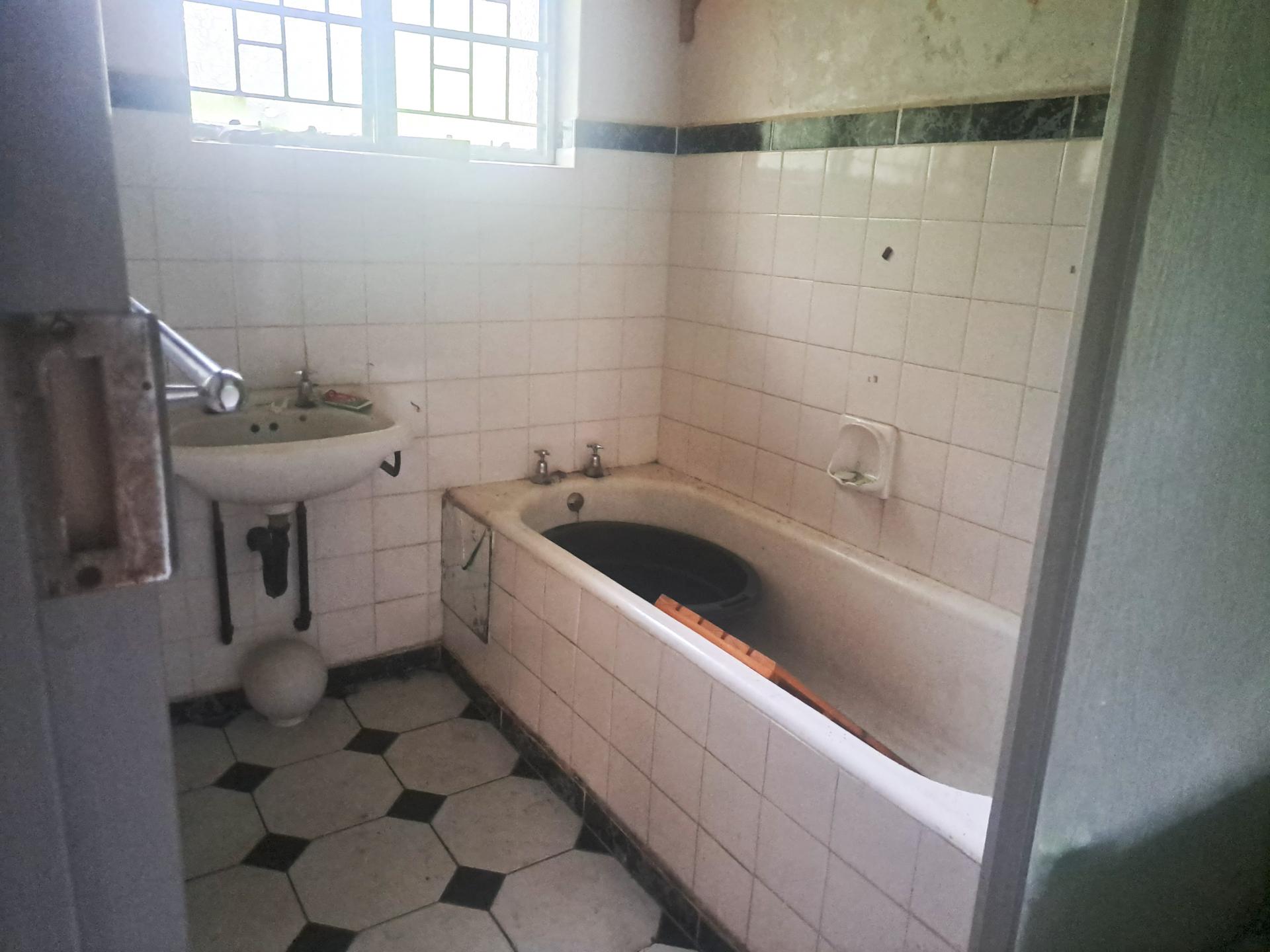 Bathroom 1 of property in Sabie