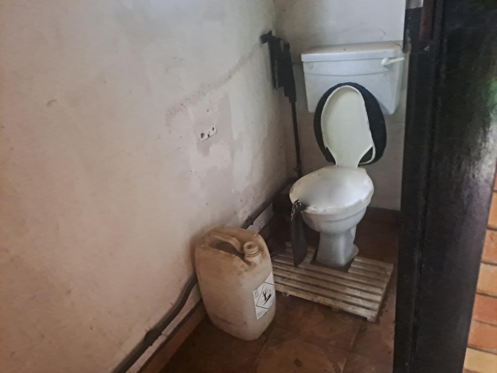 Bathroom 1 of property in Sabie