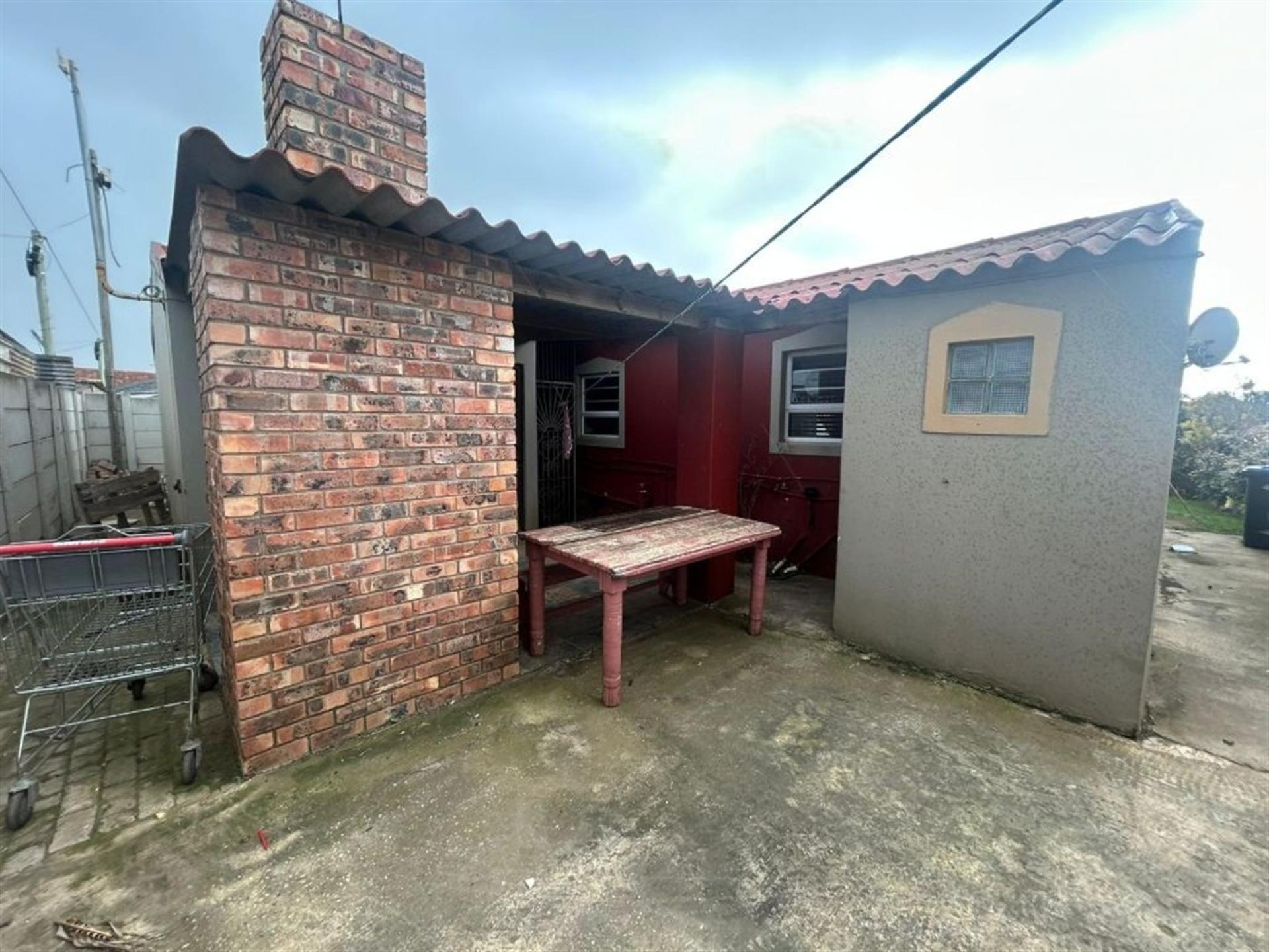 Front View of property in Pellsrus