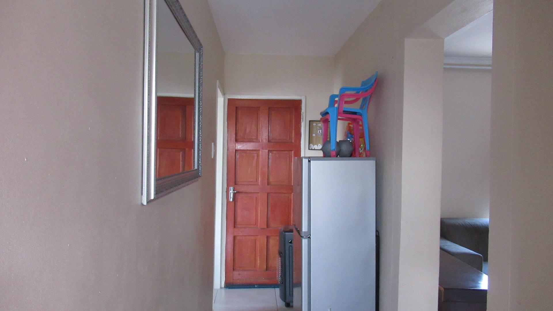 Spaces - 8 square meters of property in Riverside View