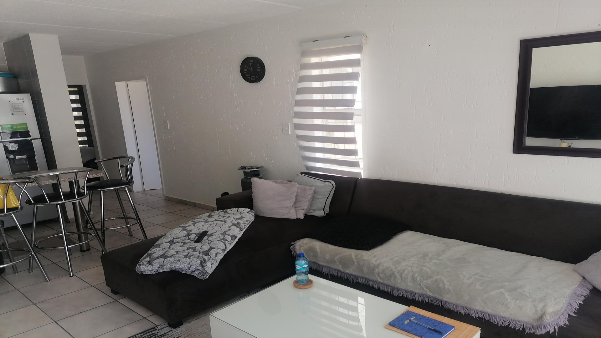 Lounges - 16 square meters of property in Aeroton