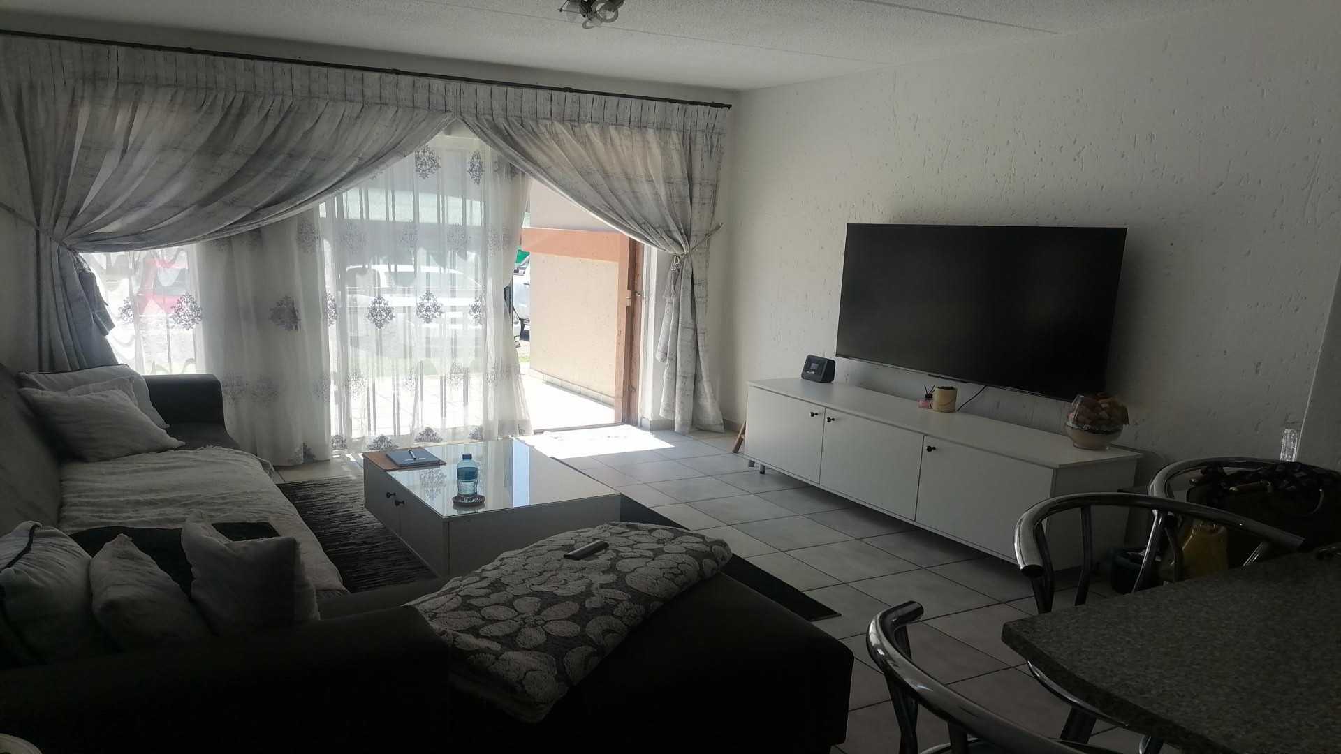 Lounges - 16 square meters of property in Aeroton