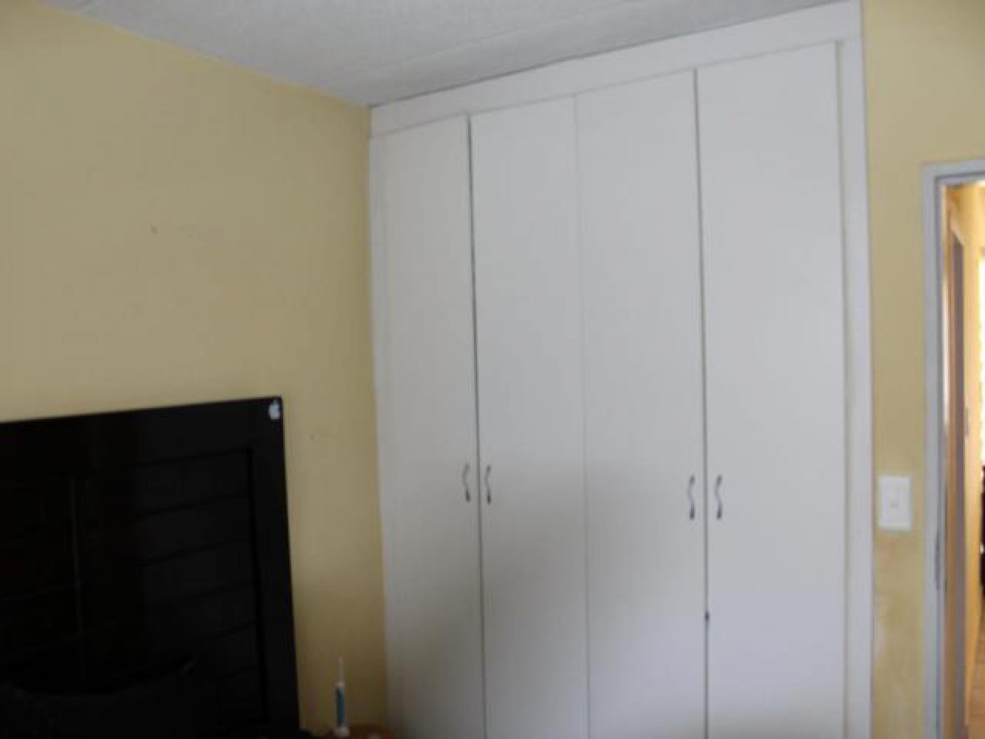 Bed Room 1 - 11 square meters of property in Aeroton