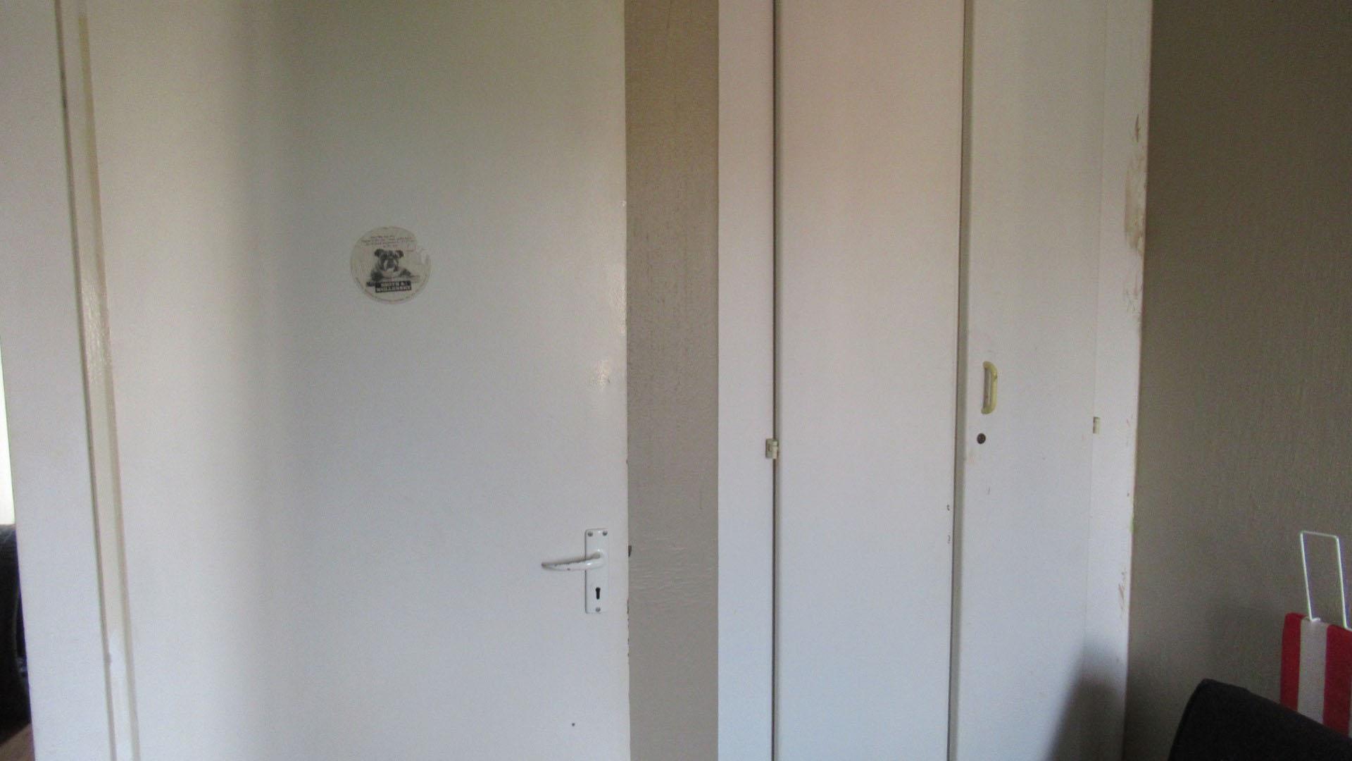 Bed Room 1 - 9 square meters of property in Weltevreden Park