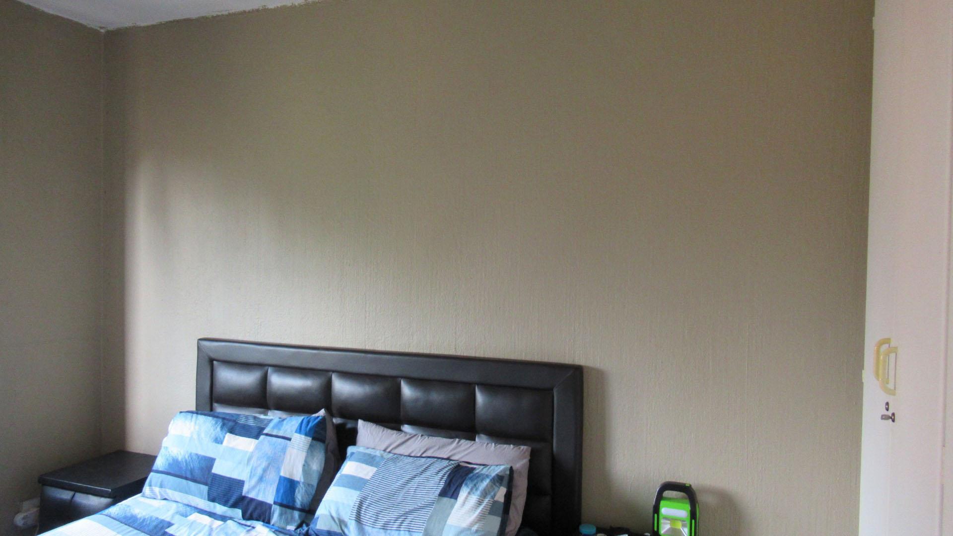 Main Bedroom - 14 square meters of property in Weltevreden Park