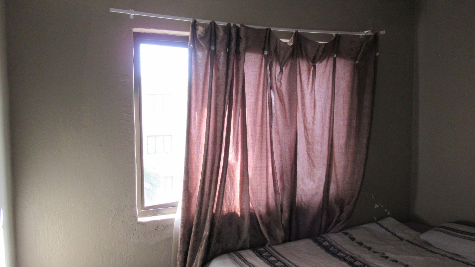 Bed Room 2 - 10 square meters of property in Weltevreden Park