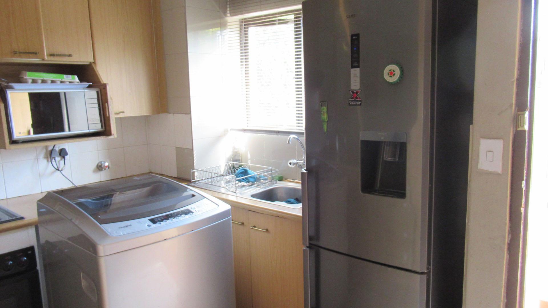 Kitchen - 13 square meters of property in Weltevreden Park