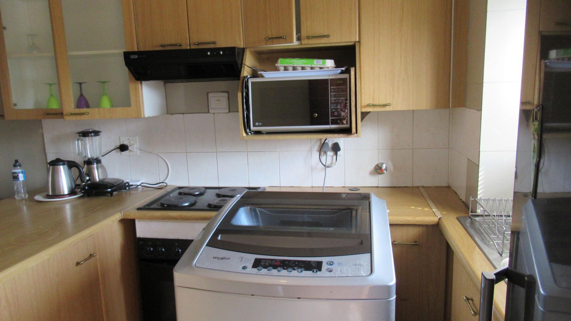 Kitchen - 13 square meters of property in Weltevreden Park