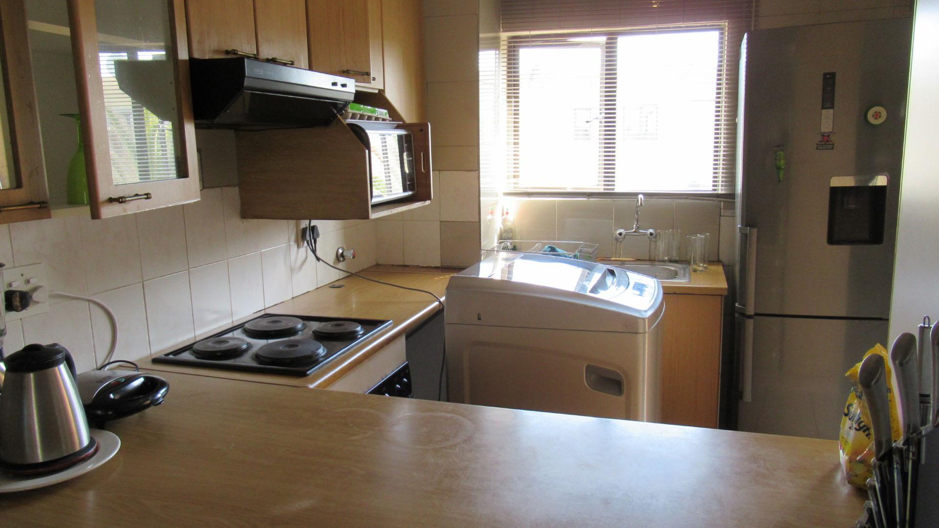 Kitchen - 13 square meters of property in Weltevreden Park