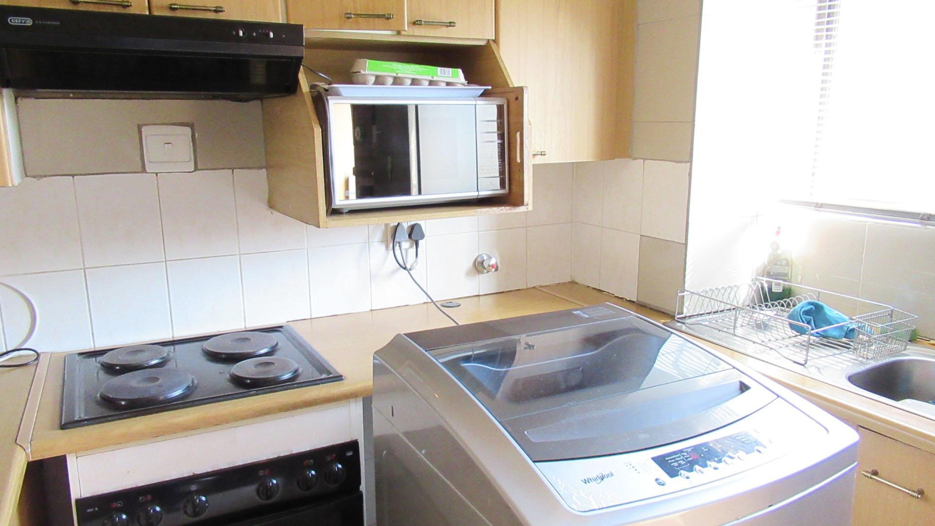 Kitchen - 13 square meters of property in Weltevreden Park