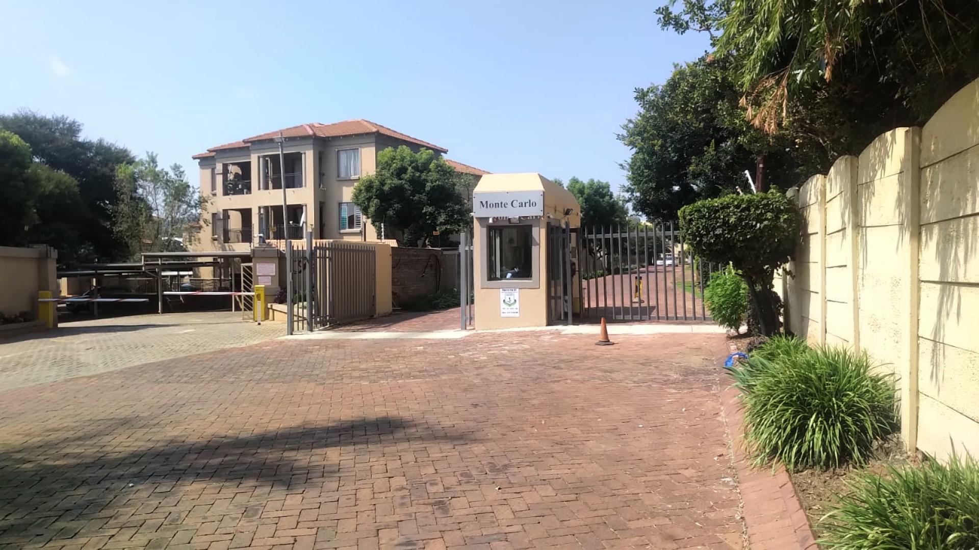 Front View of property in Weltevreden Park