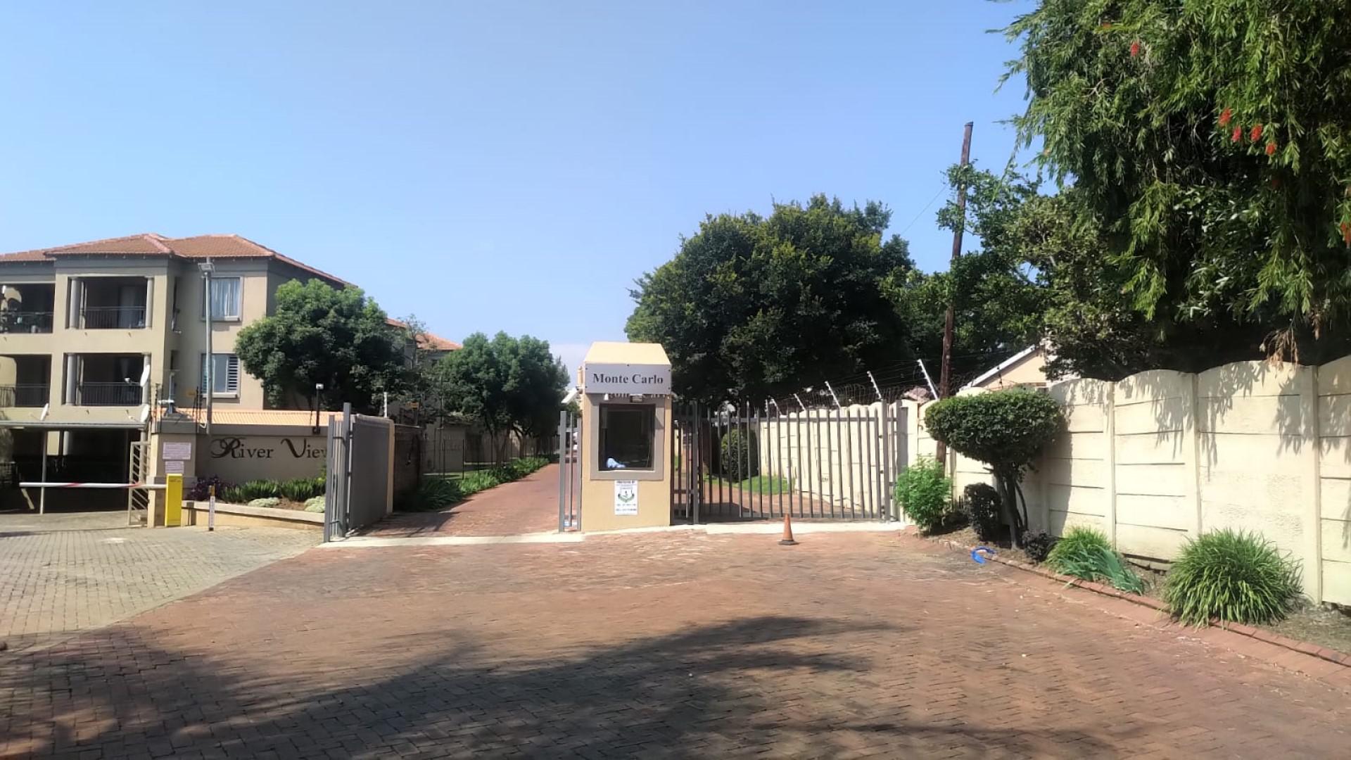 Front View of property in Weltevreden Park