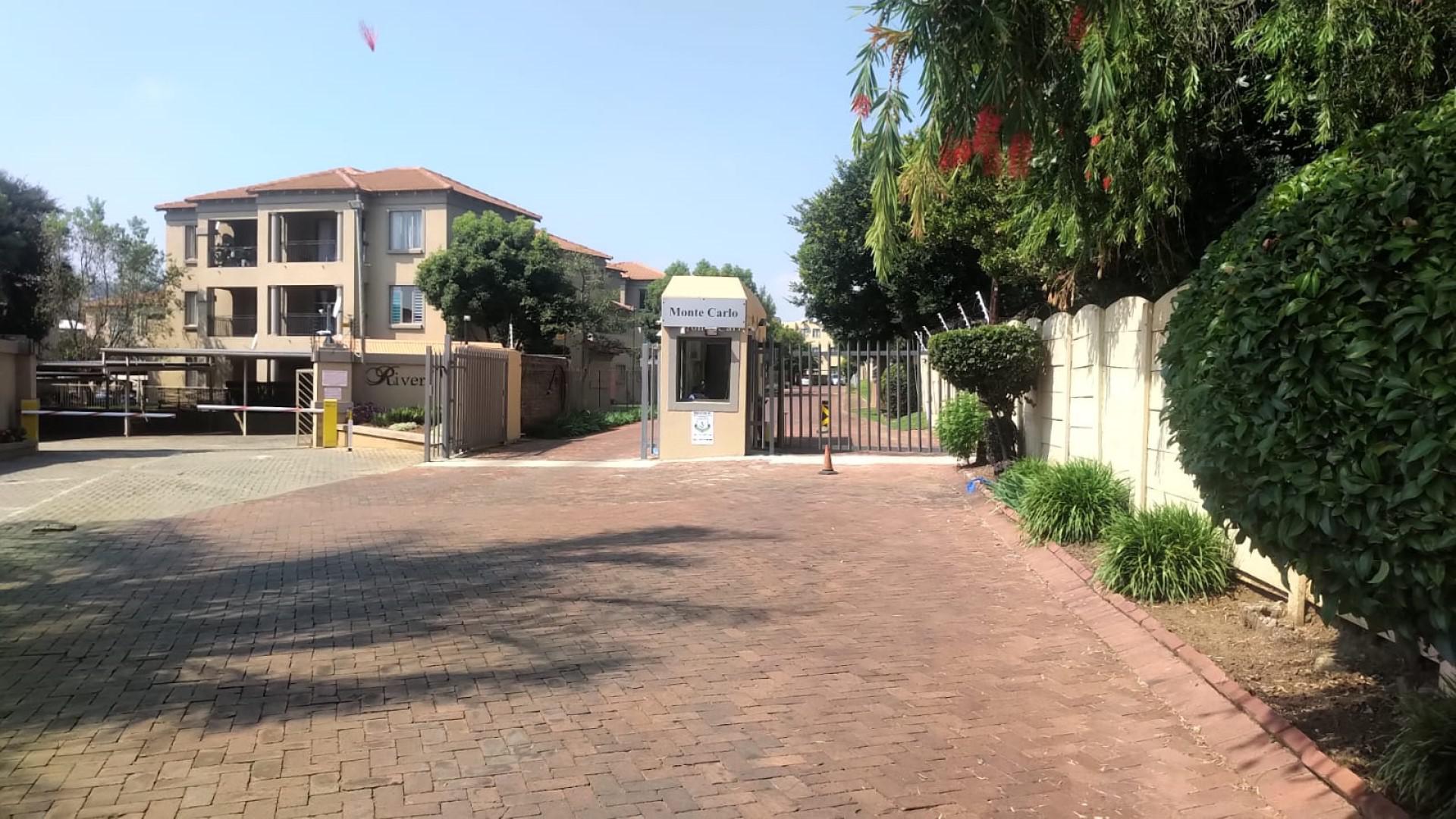 Front View of property in Weltevreden Park