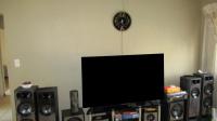 Lounges - 21 square meters of property in Weltevreden Park