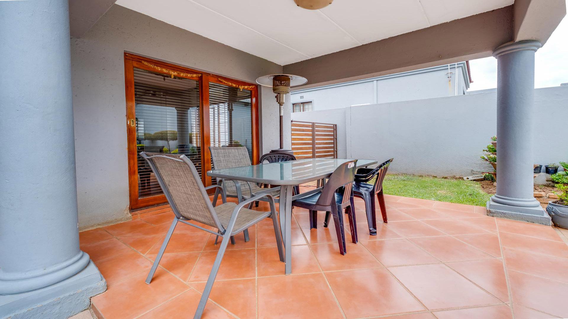 Patio - 12 square meters of property in Sharonlea