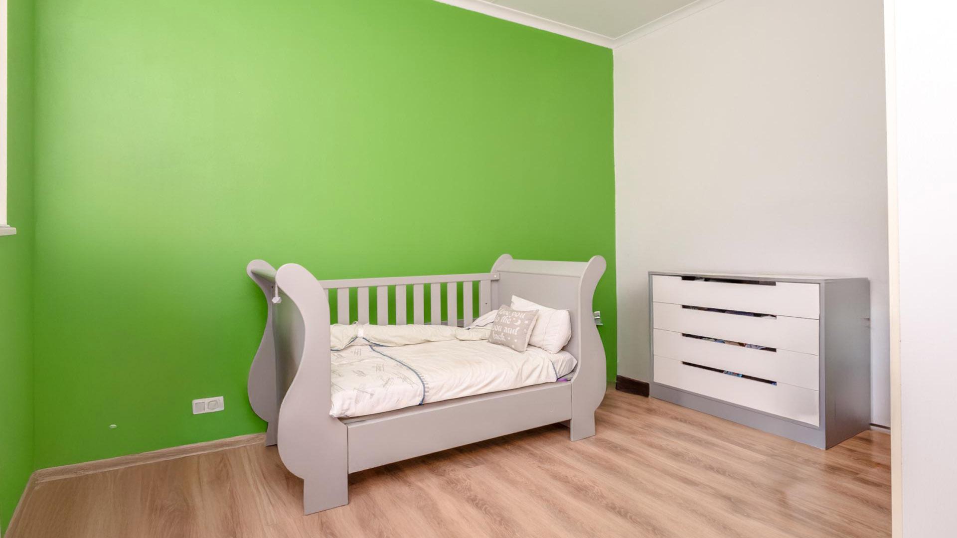 Bed Room 1 - 10 square meters of property in Sharonlea