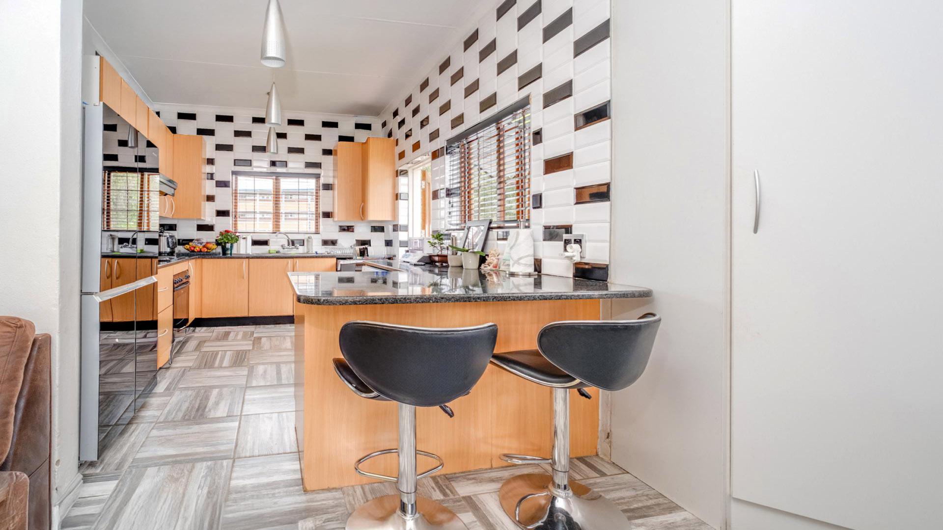 Kitchen - 10 square meters of property in Sharonlea