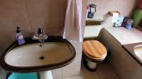 Main Bathroom - 6 square meters of property in Sunair Park