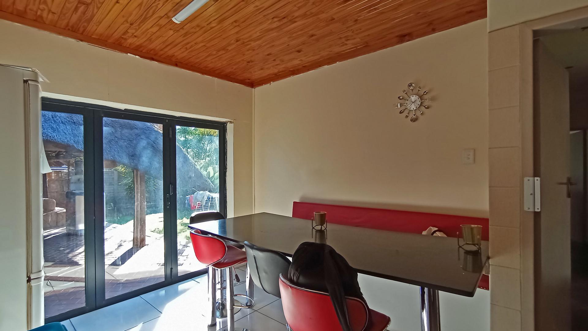 Dining Room - 13 square meters of property in Theresapark