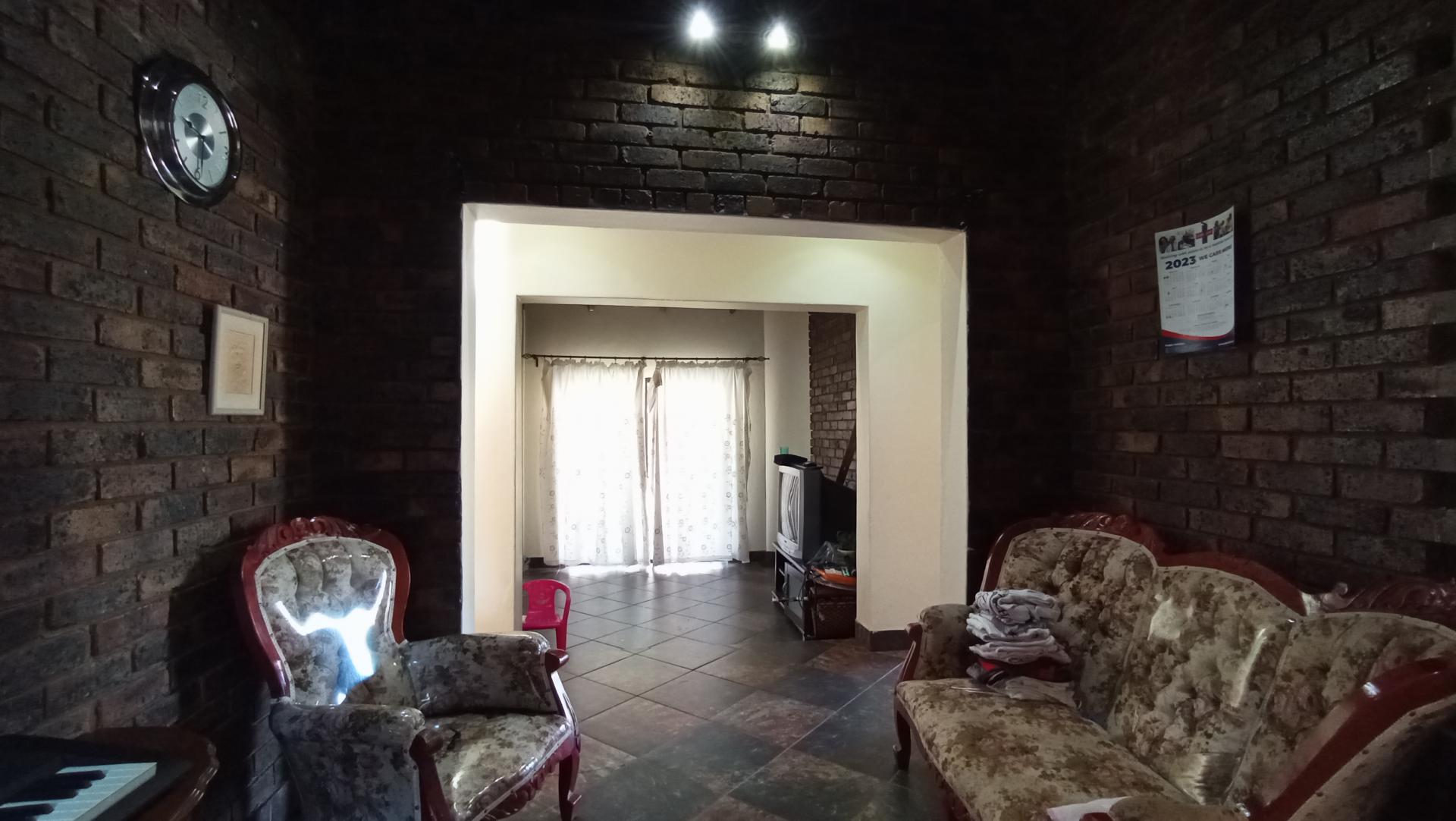 Rooms - 22 square meters of property in Theresapark