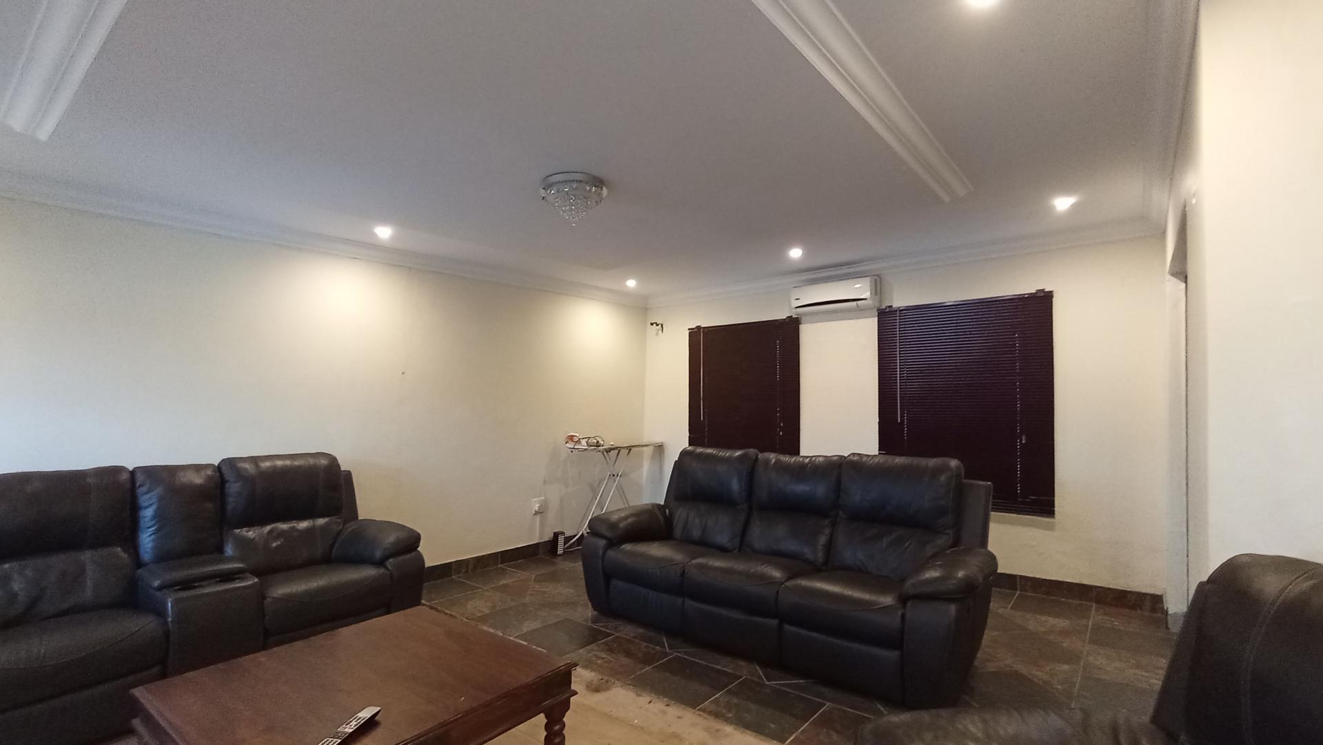Informal Lounge of property in Theresapark