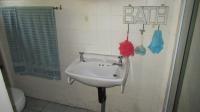 Main Bathroom - 4 square meters of property in Southport