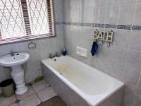 Bathroom 1 - 8 square meters of property in Southport