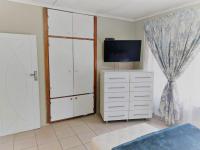 Main Bedroom - 18 square meters of property in Southport