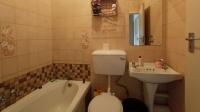 Bathroom 1 - 4 square meters of property in Kelland