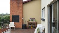 Balcony - 24 square meters of property in Willowbrook