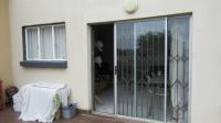 Balcony - 24 square meters of property in Willowbrook