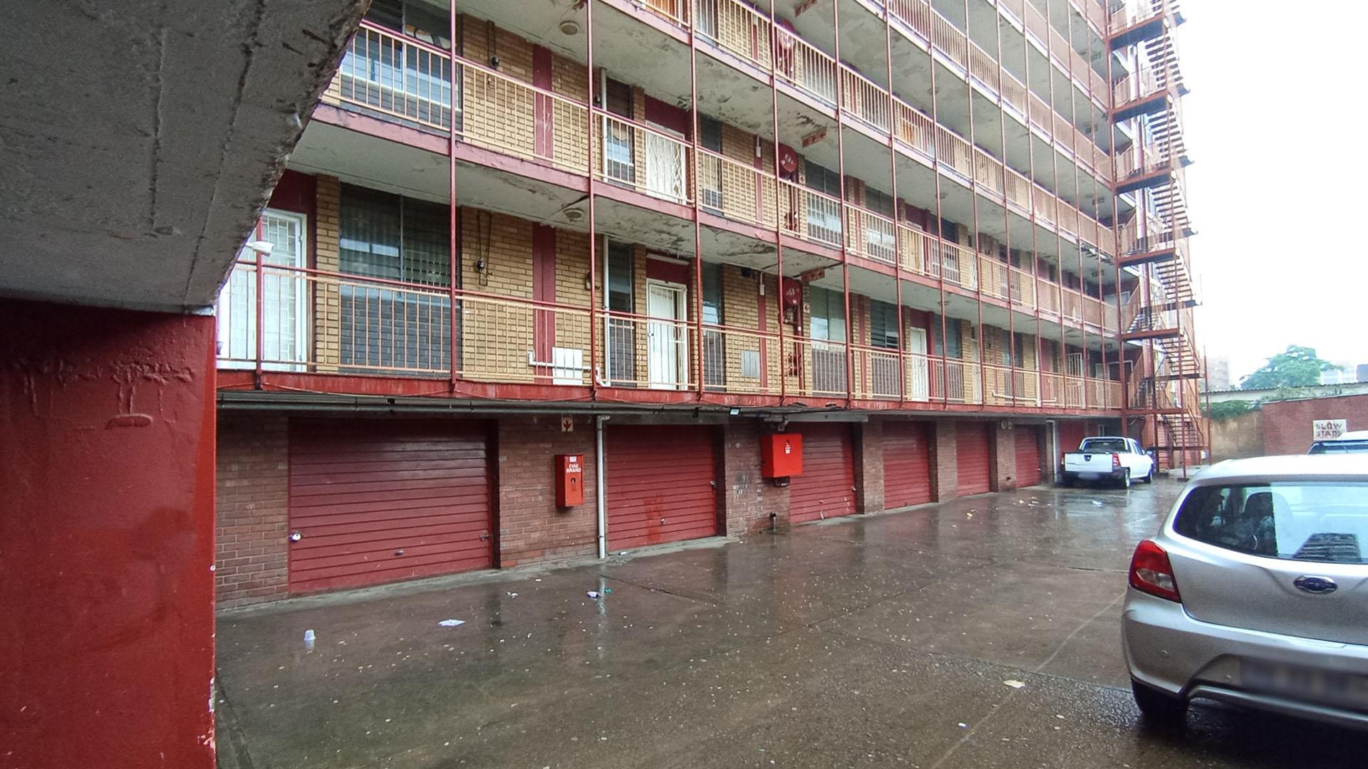 Front View of property in Sunnyside