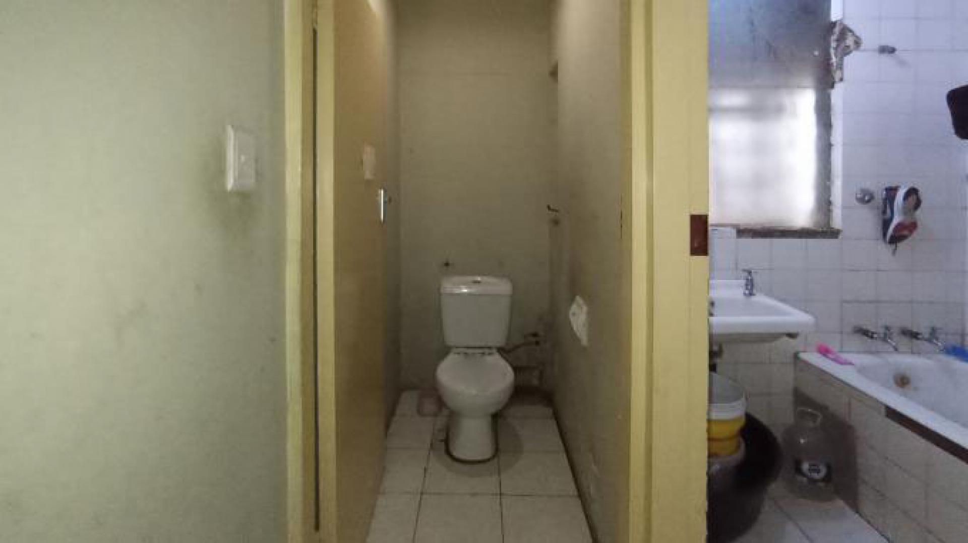 Bathroom 1 - 5 square meters of property in Sunnyside