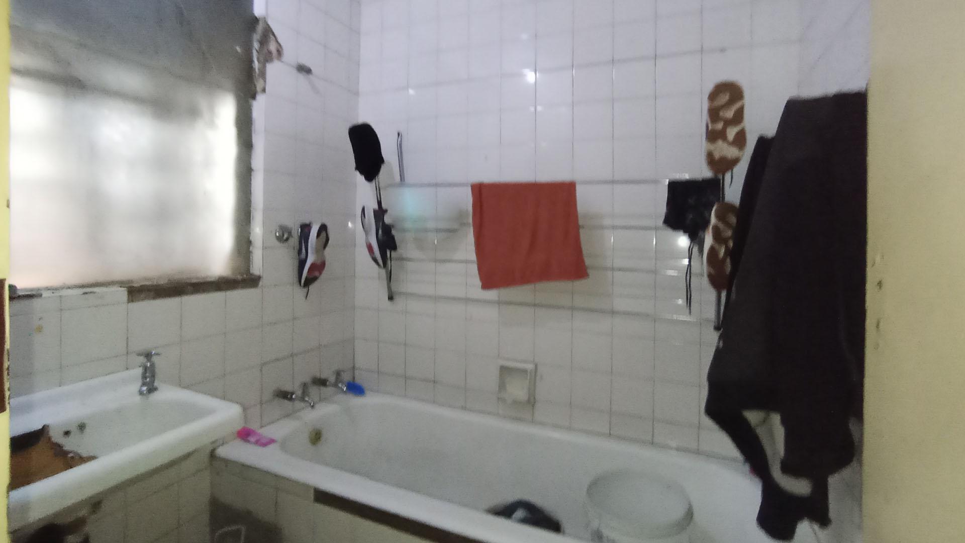 Bathroom 1 - 5 square meters of property in Sunnyside