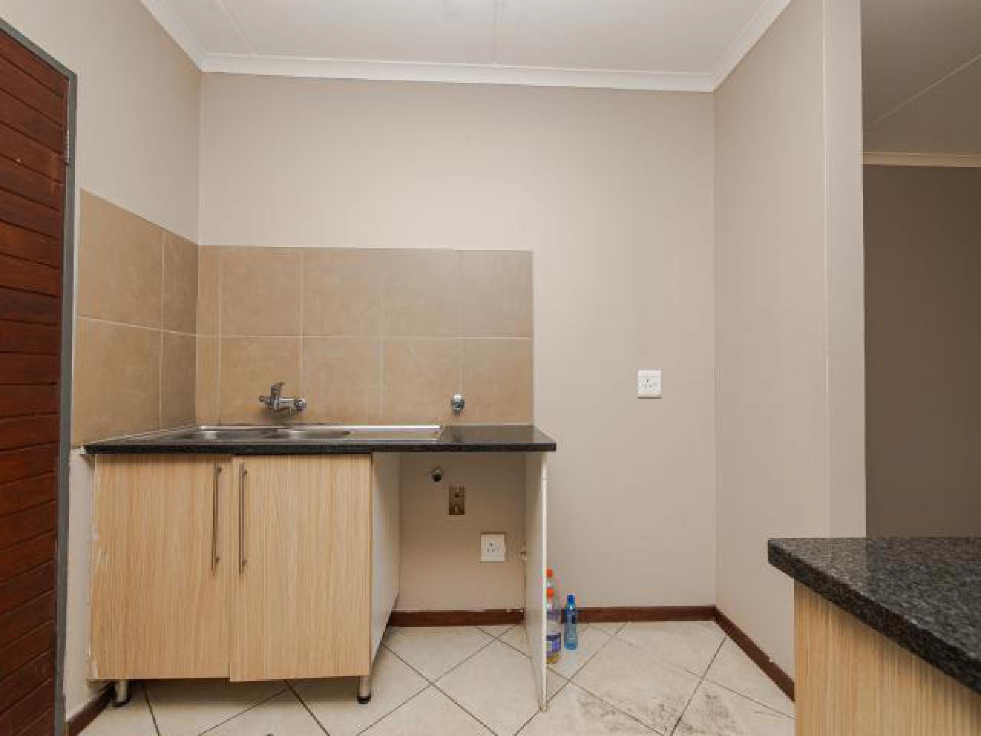 Kitchen of property in Sagewood