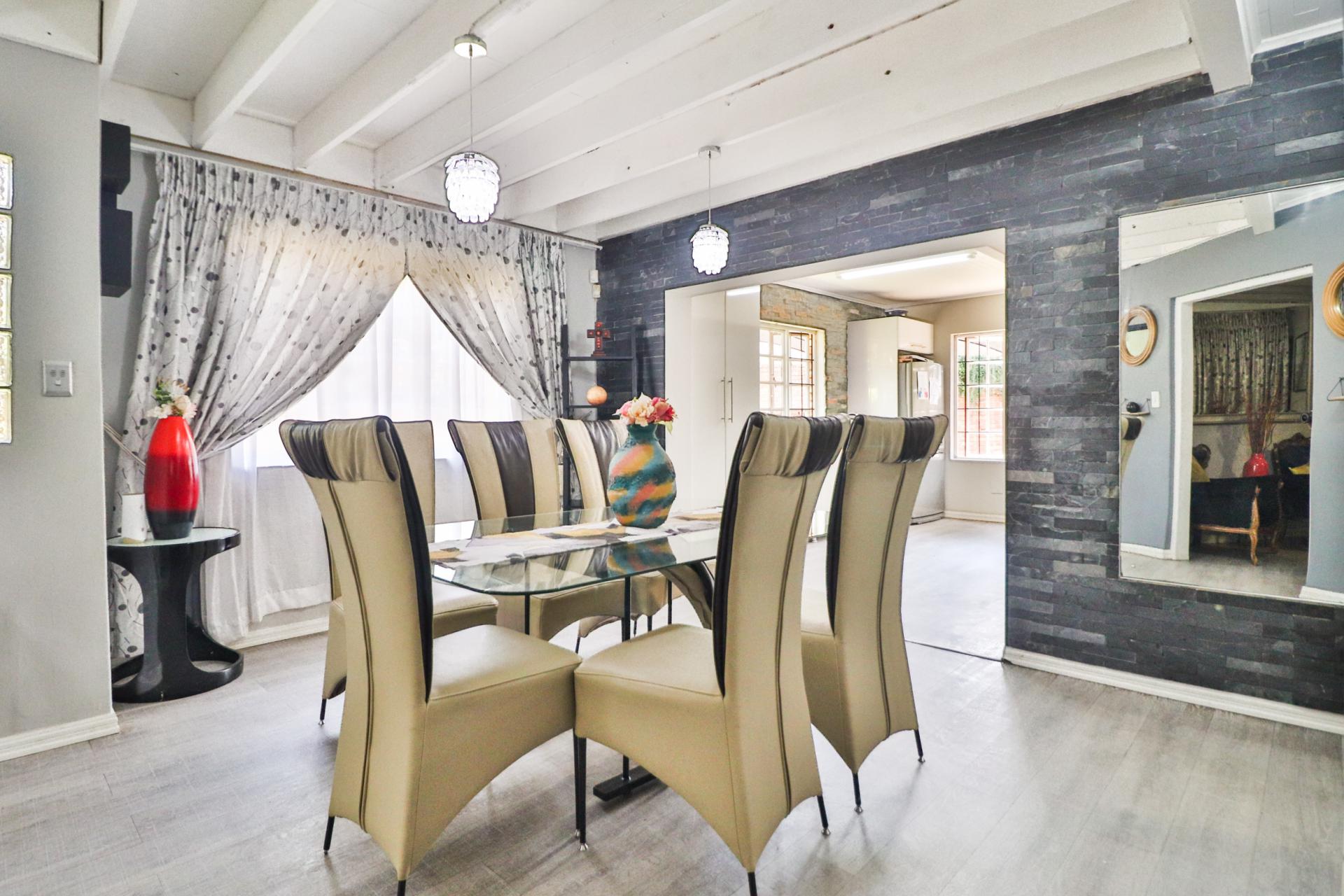 Dining Room of property in Kingsview