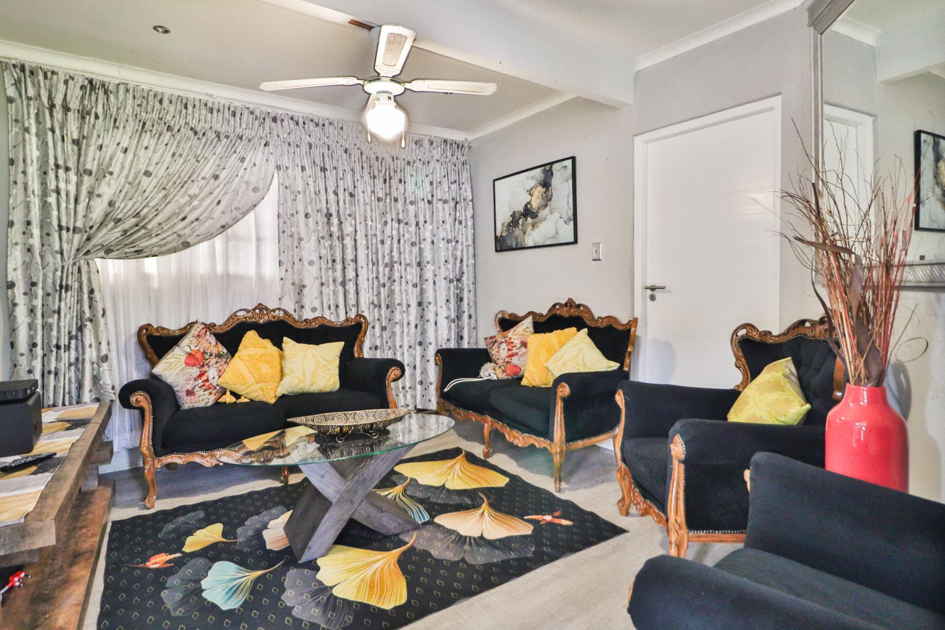 Lounges of property in Kingsview