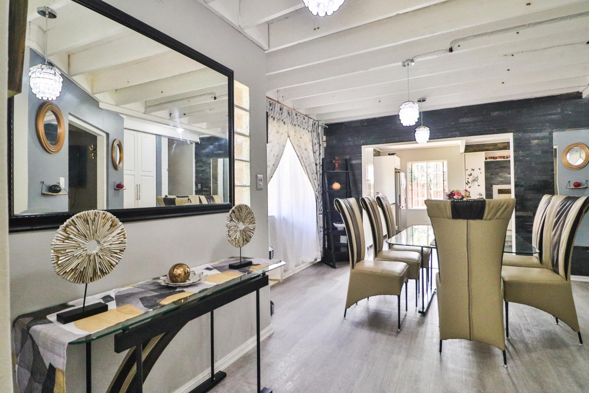 Dining Room of property in Kingsview