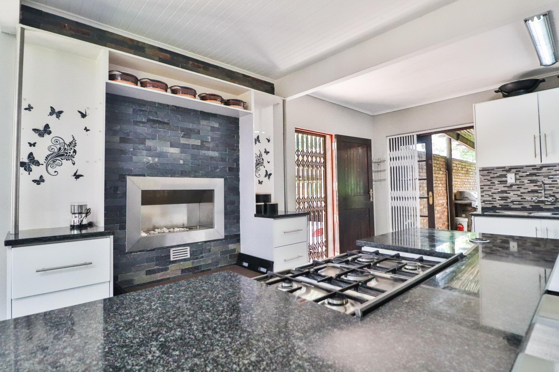 Kitchen of property in Kingsview