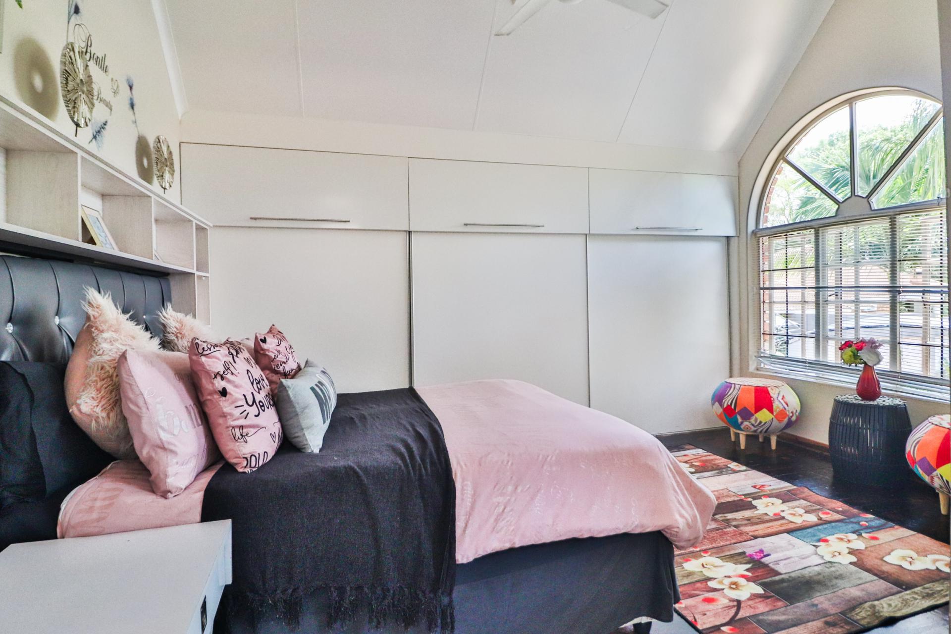 Main Bedroom of property in Kingsview