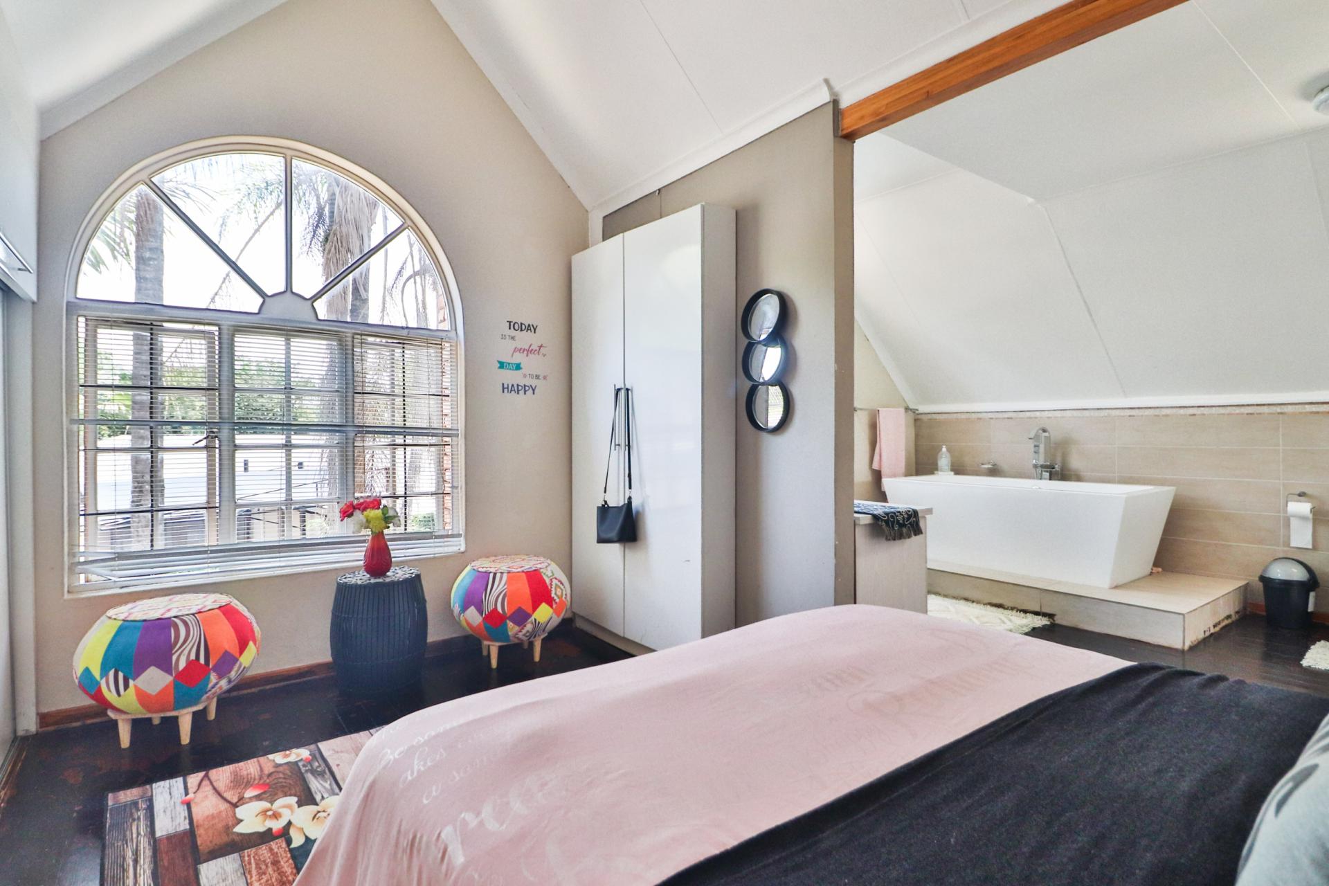 Main Bedroom of property in Kingsview