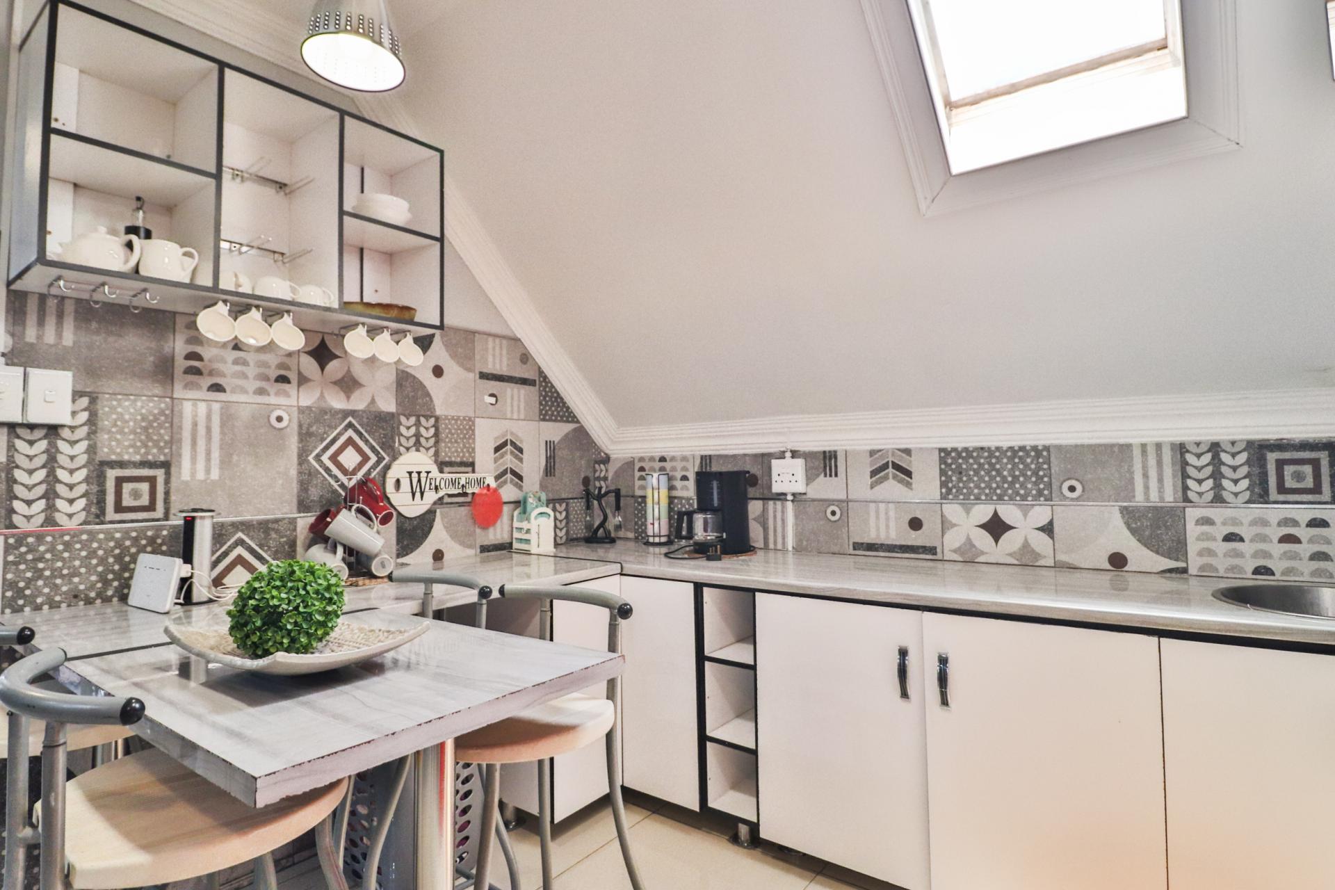 Kitchen of property in Kingsview