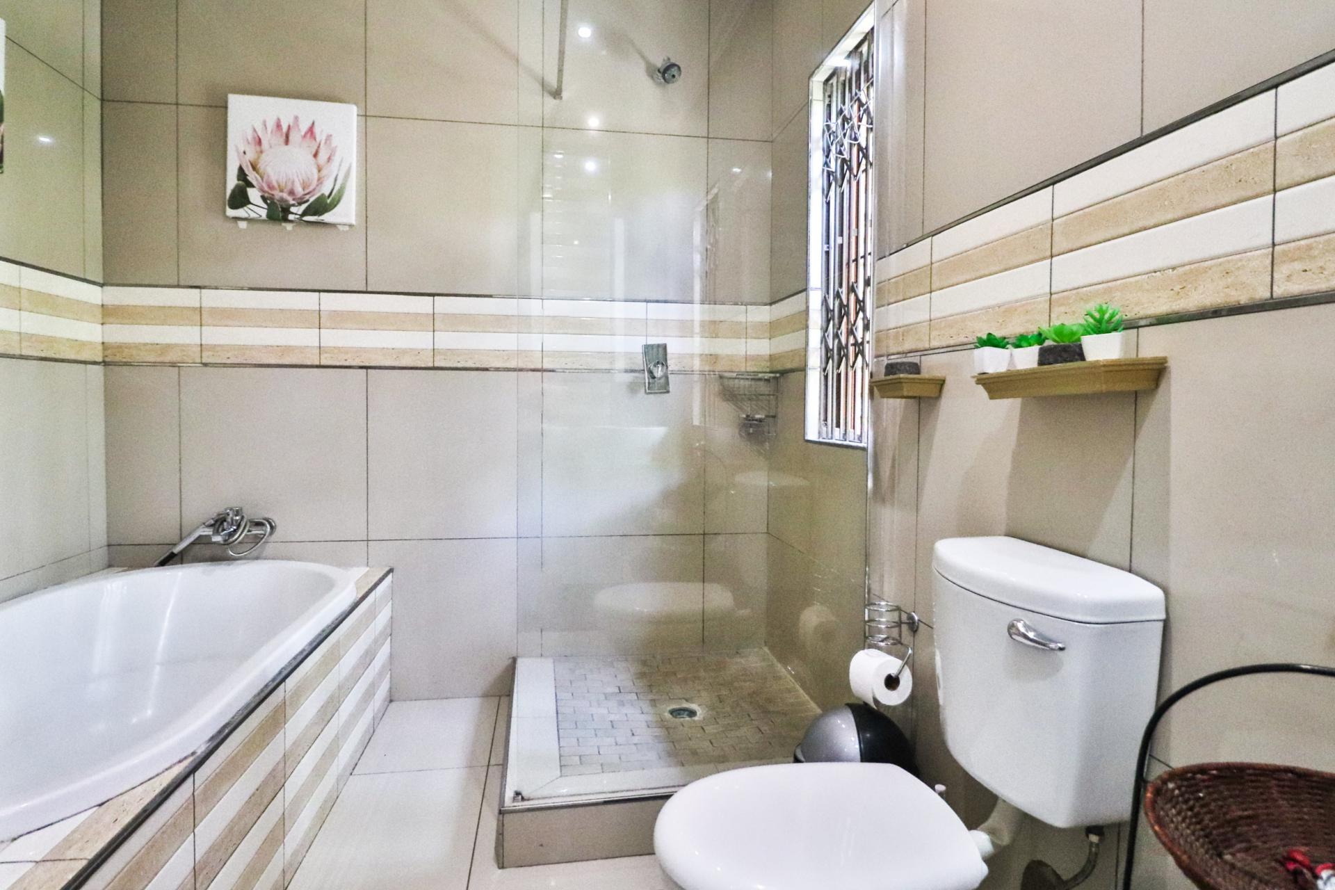 Bathroom 1 of property in Kingsview