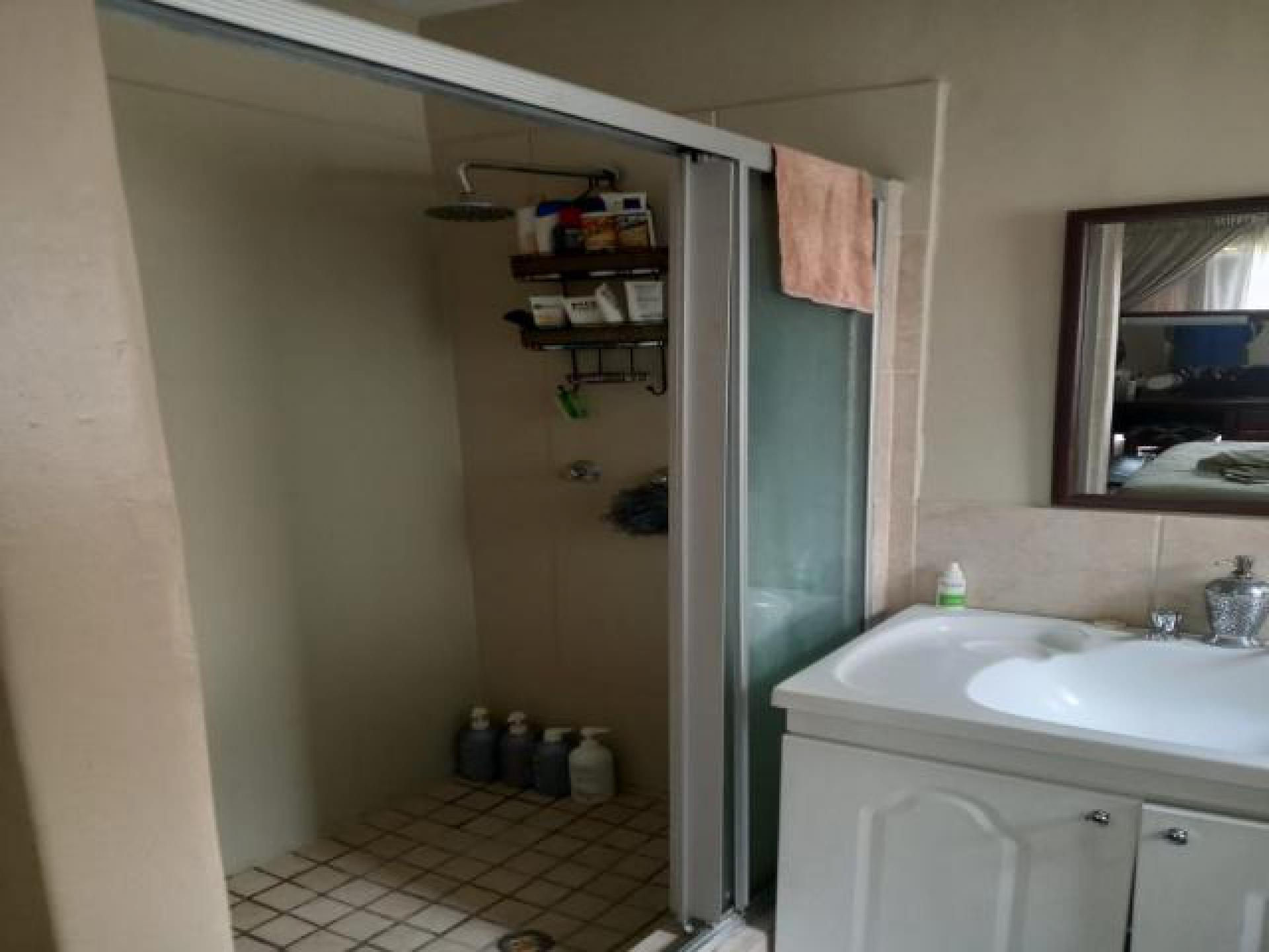 Main Bathroom of property in Del Judor