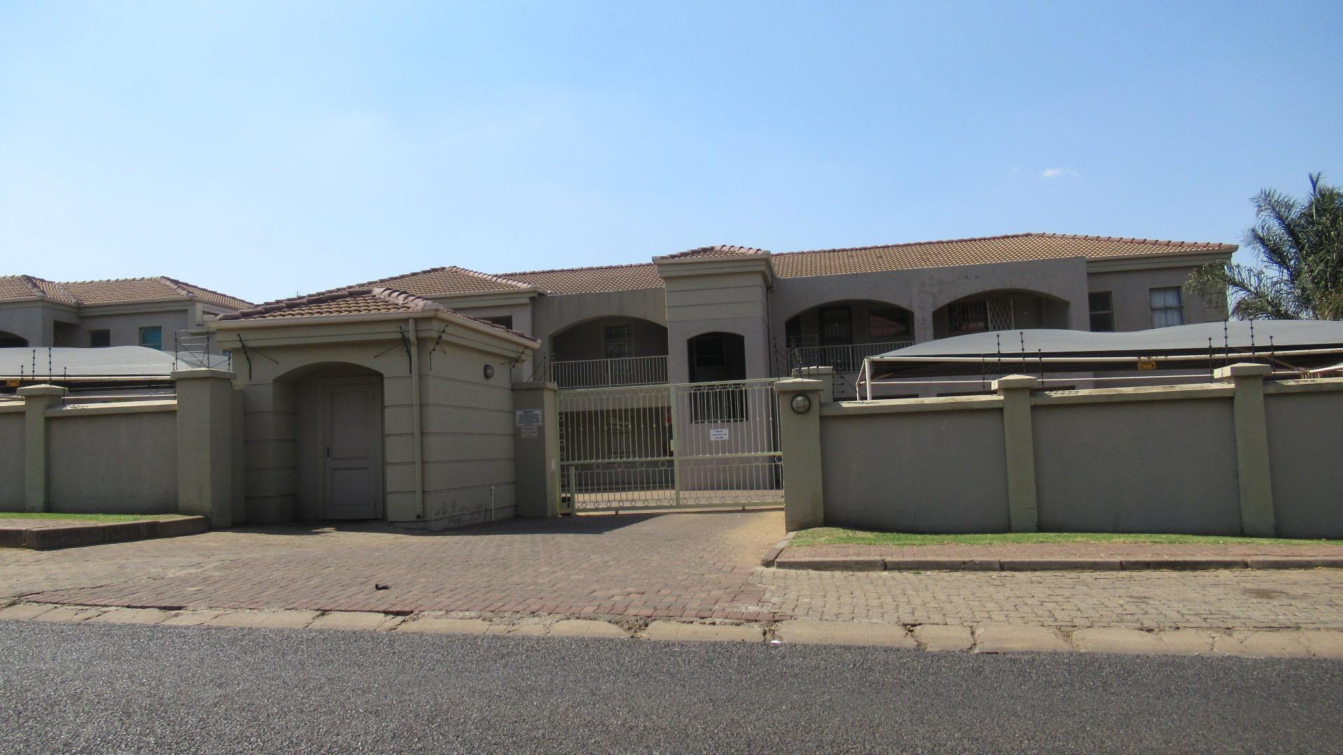 Front View of property in Del Judor