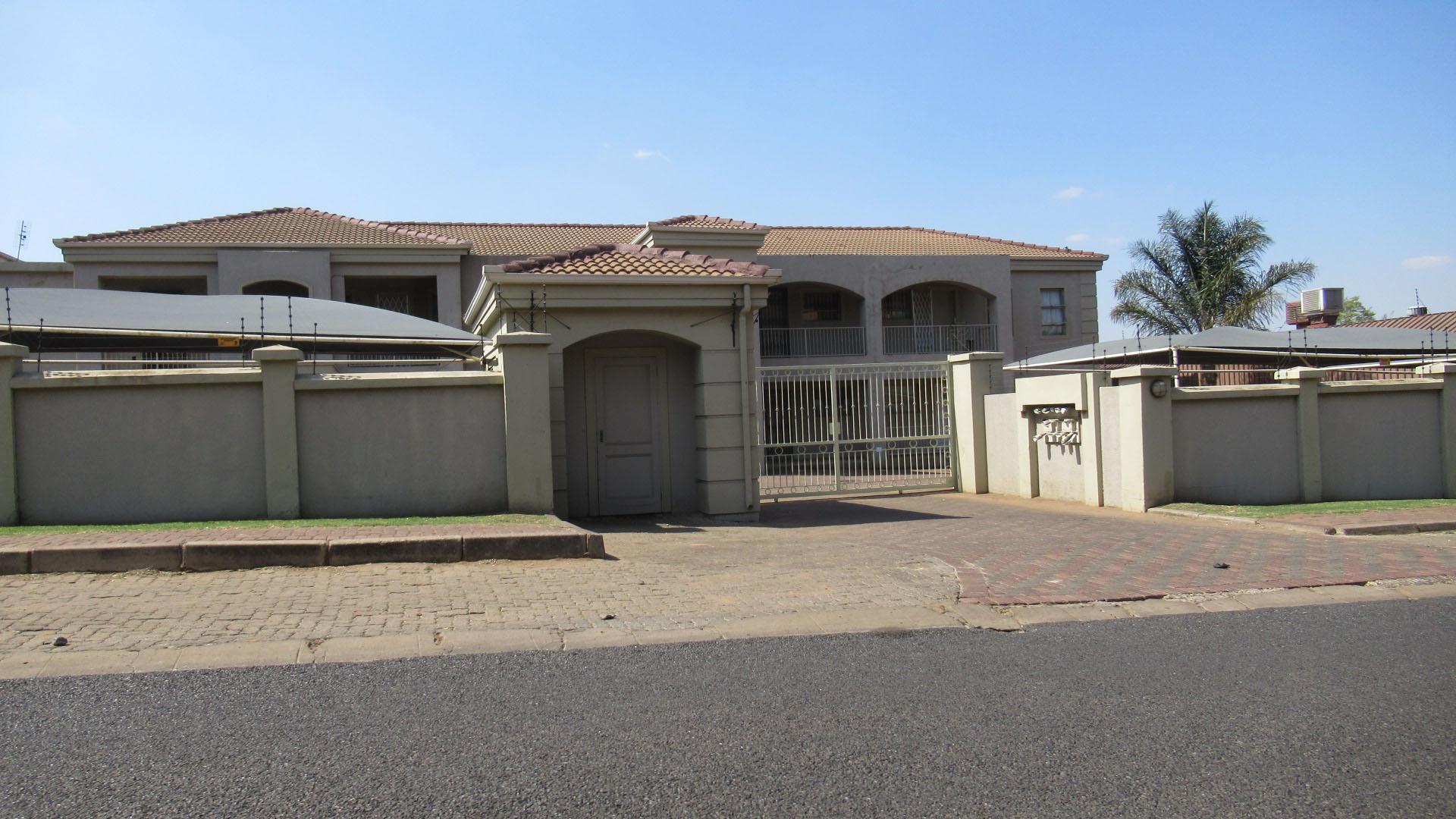 Front View of property in Del Judor