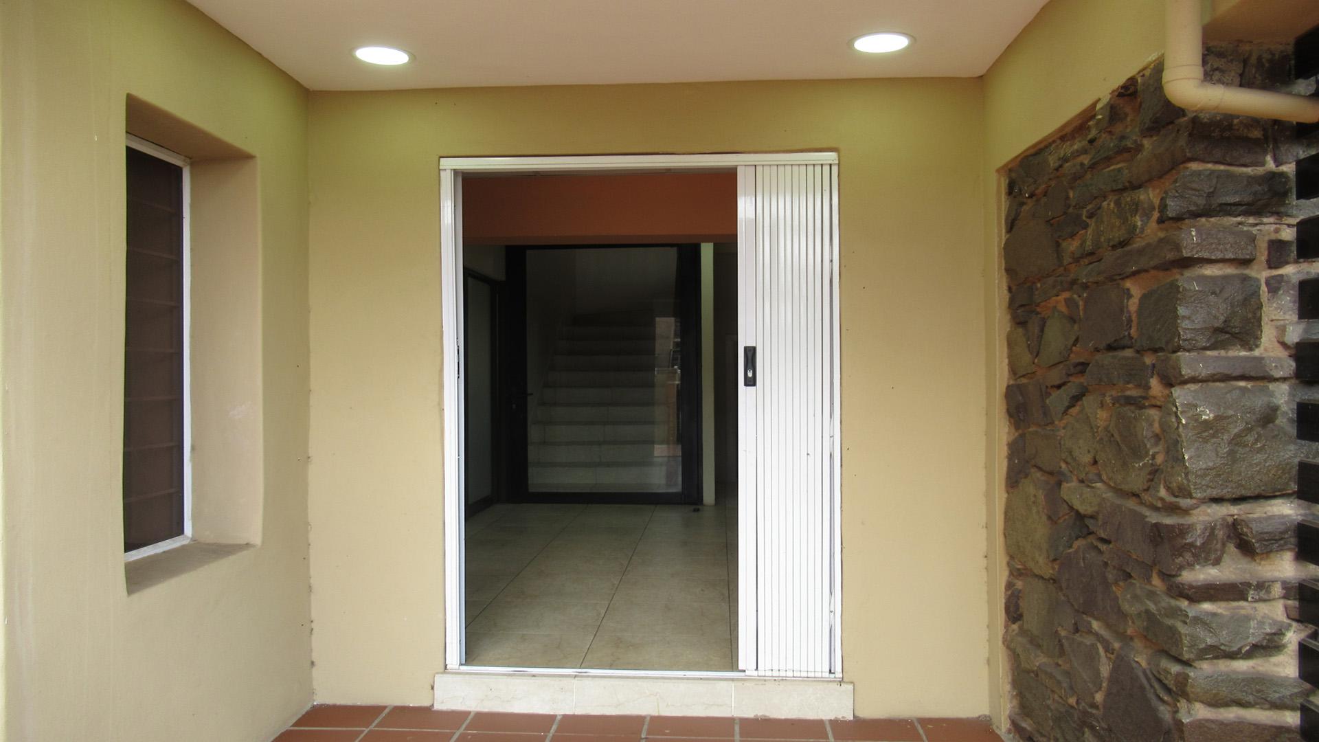 Front View of property in Grosvenor